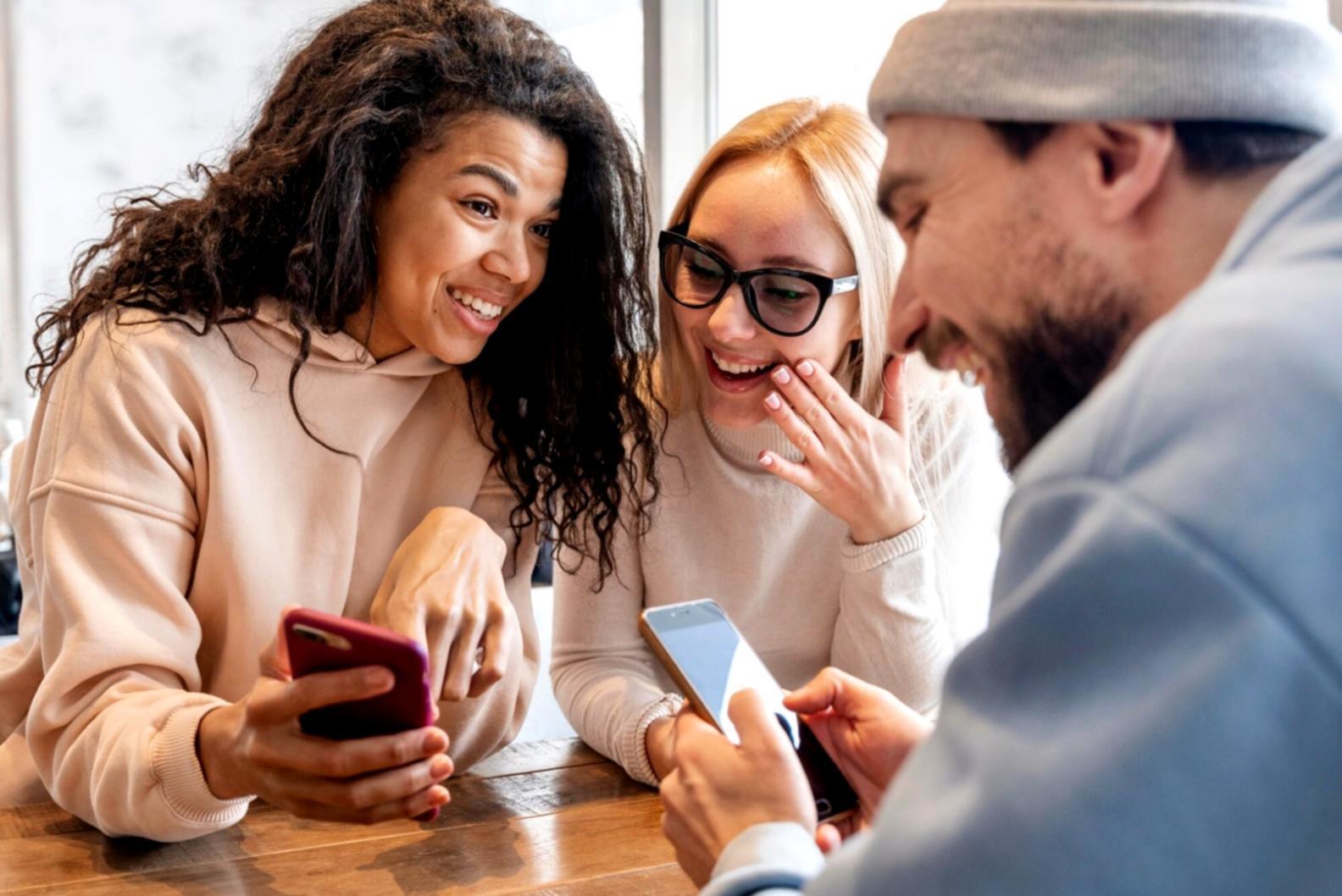 Arbeitsplatz mit professioneller Beratungssituation