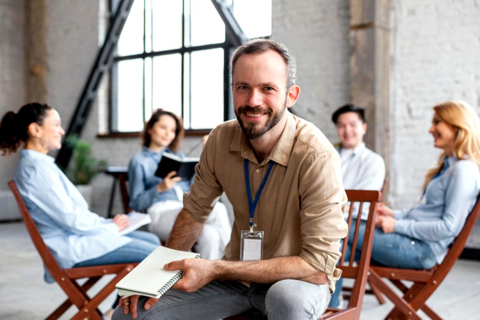 Team bei der Arbeit an individuellen Entwicklungsplänen